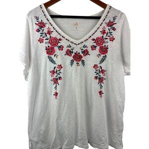 Belle Kim Gravel 1X Hand Embroidered Floral White Tee
